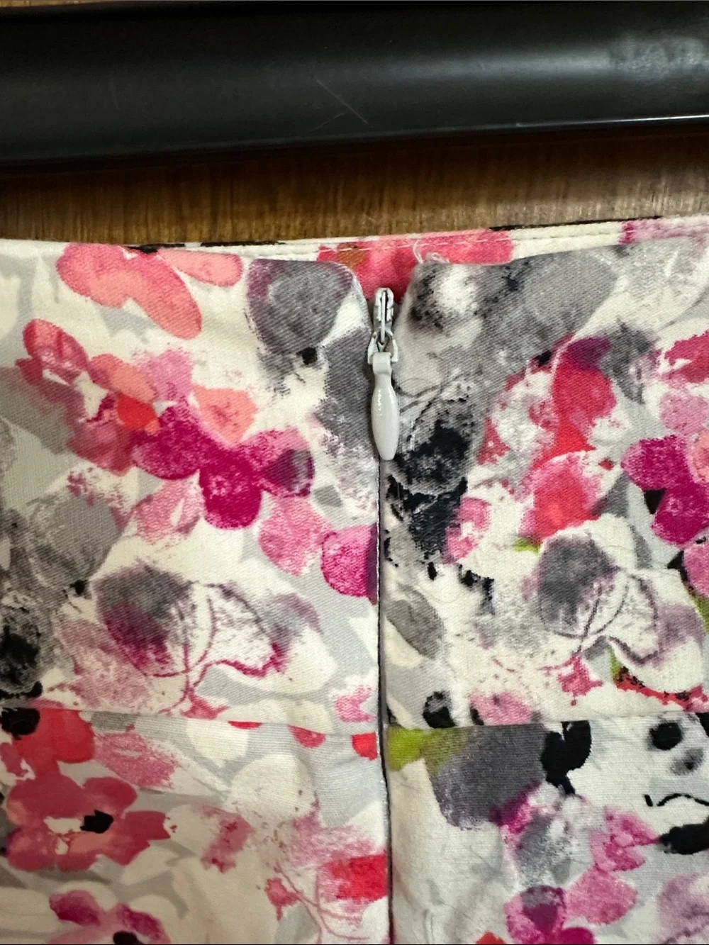 Liz Claiborne White Floral Pencil Skirt with Pink & Green Accents
